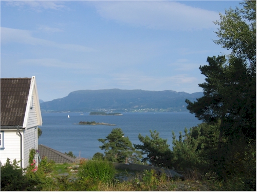 backyard of eva and arne